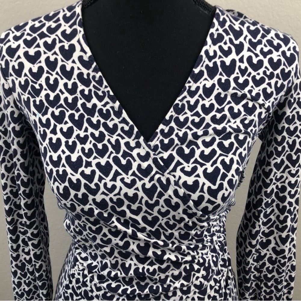 Boden Navy/White Heart Print Faux Wrap V-Neck Long Sleeve Ruched Side Top